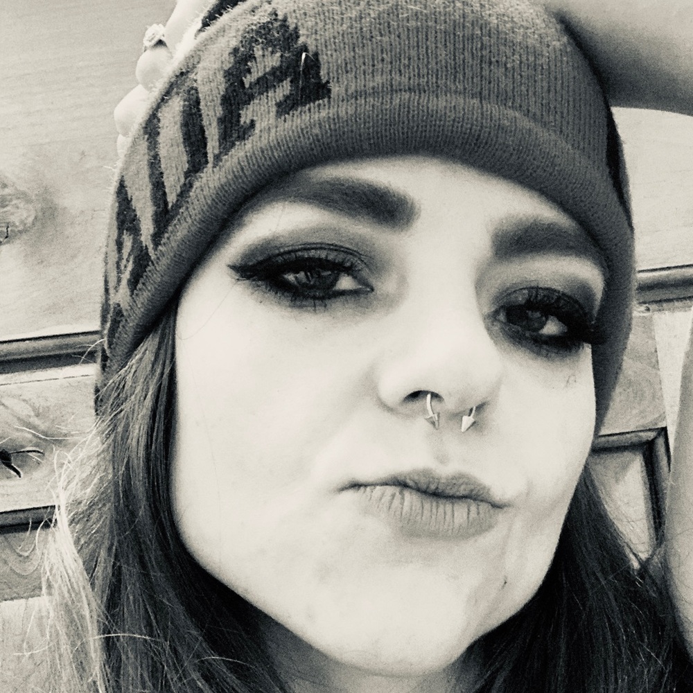 Meet your Posher, Danielle